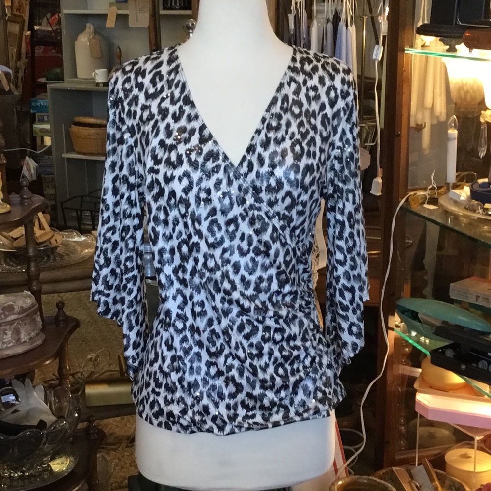 0250 Coco Bianco Black and White Leopard V-Neck Blouse; EUC size M